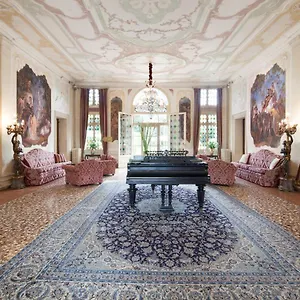 https://villa-condulmer.hotelinveneto.com